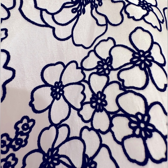 Dimples Dress White with Black Flocked Floral Design and Moveable Flower - Picture 2 of 9